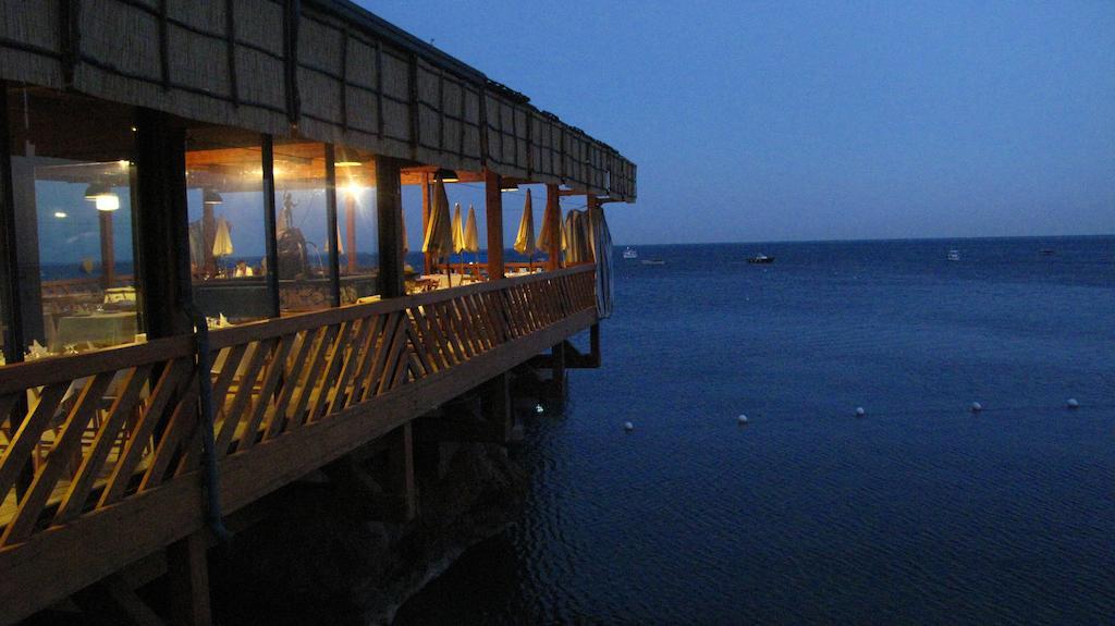 Отель Lo Scoglio Marina del Cantone Экстерьер фото