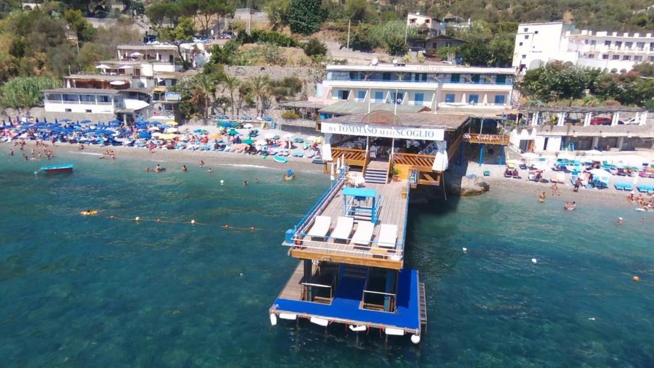 Отель Lo Scoglio Marina del Cantone Экстерьер фото