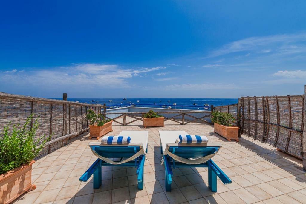 Отель Lo Scoglio Marina del Cantone Экстерьер фото