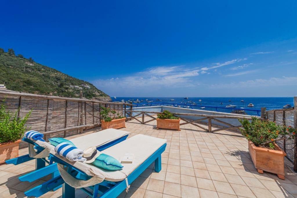 Отель Lo Scoglio Marina del Cantone Экстерьер фото