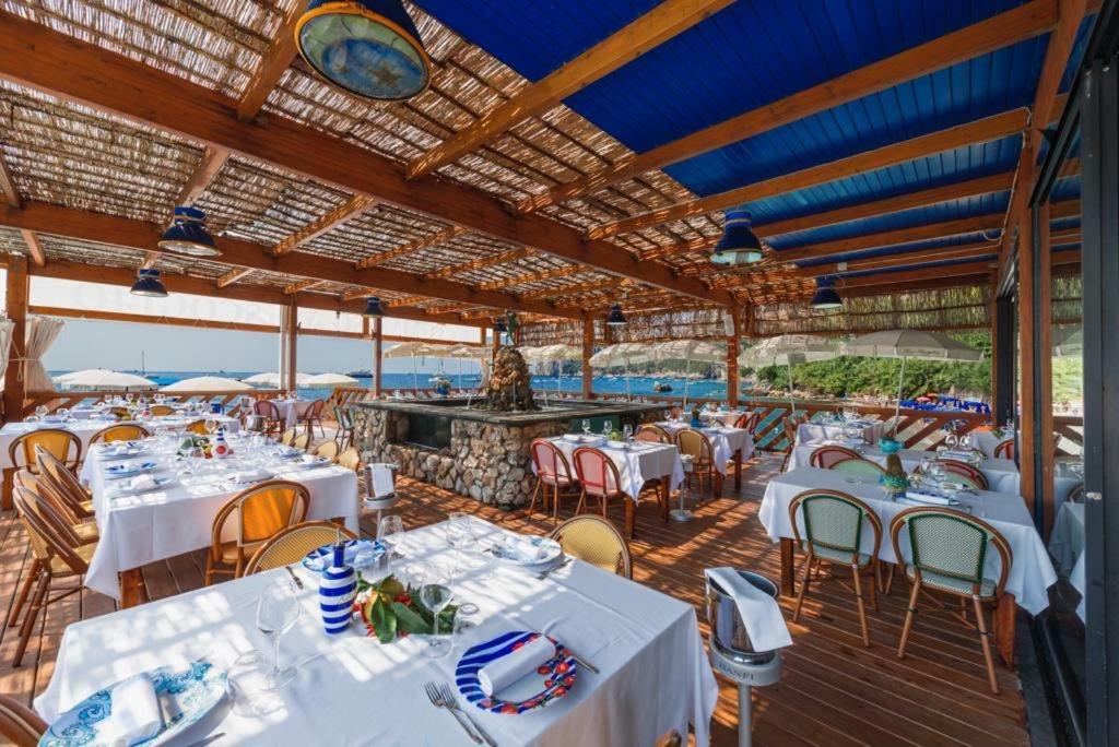 Отель Lo Scoglio Marina del Cantone Экстерьер фото