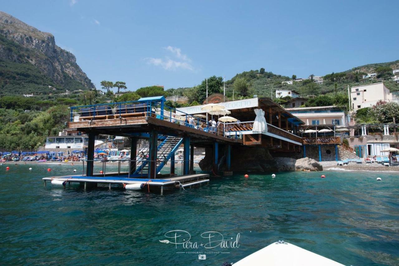 Отель Lo Scoglio Marina del Cantone Экстерьер фото